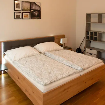 Апартаменты Luxury Near Vienna & Scs